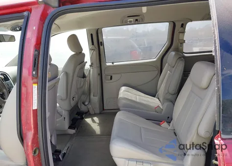 2005 Chrysler Town & Country Touring from USA, damaged, VIN 2C4GP54L35R207460